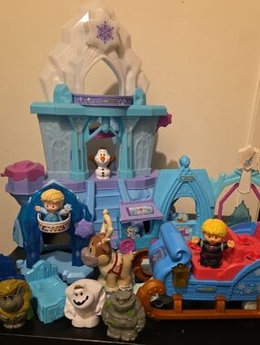 Little People Frozen Castle & Characters